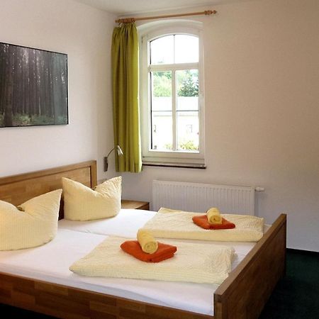 Pension Und Ferienwohnung Am Teich Шлайц Екстериор снимка