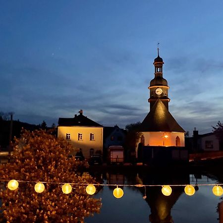 Pension Und Ferienwohnung Am Teich Шлайц Екстериор снимка
